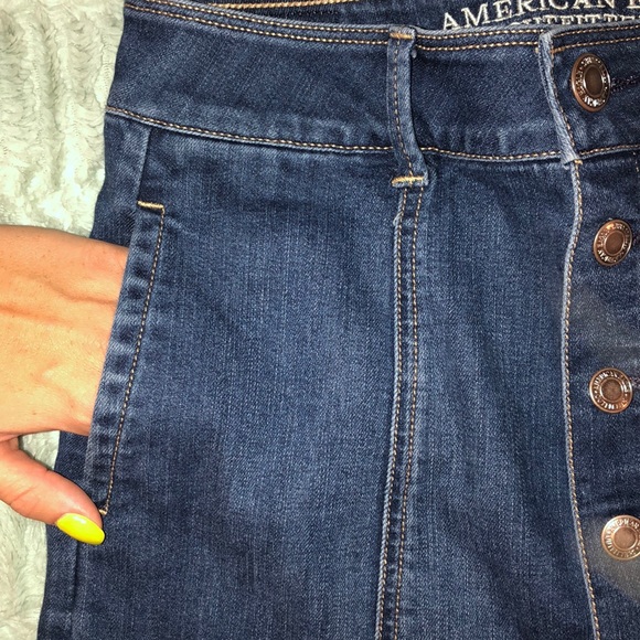 🍌LIKE NEW: Denim Button Down Skirt w/ Pockets - Picture 3 of 6